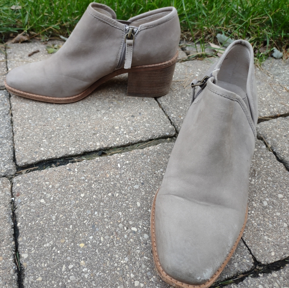 Caslon Faye Block Heel Taupe Ankle Bootie 7 M